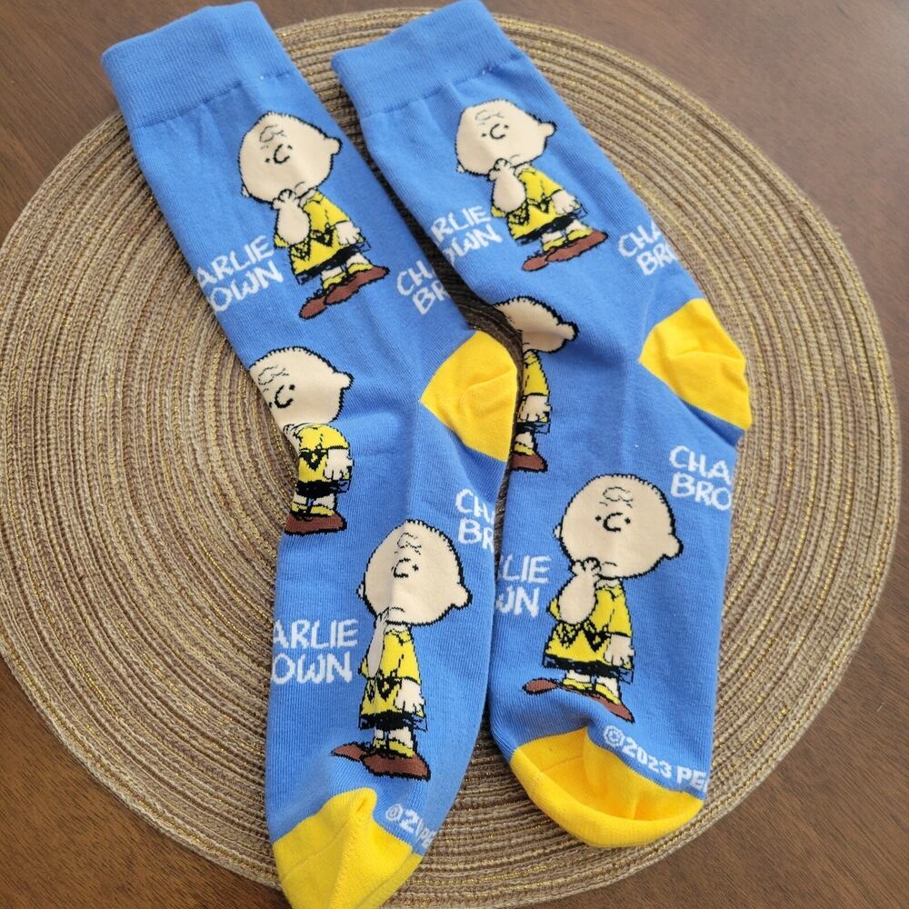 NEW Peanuts Charlie Brown Blue Yellow Ankle Socks Unisex - Picture 2 of 6